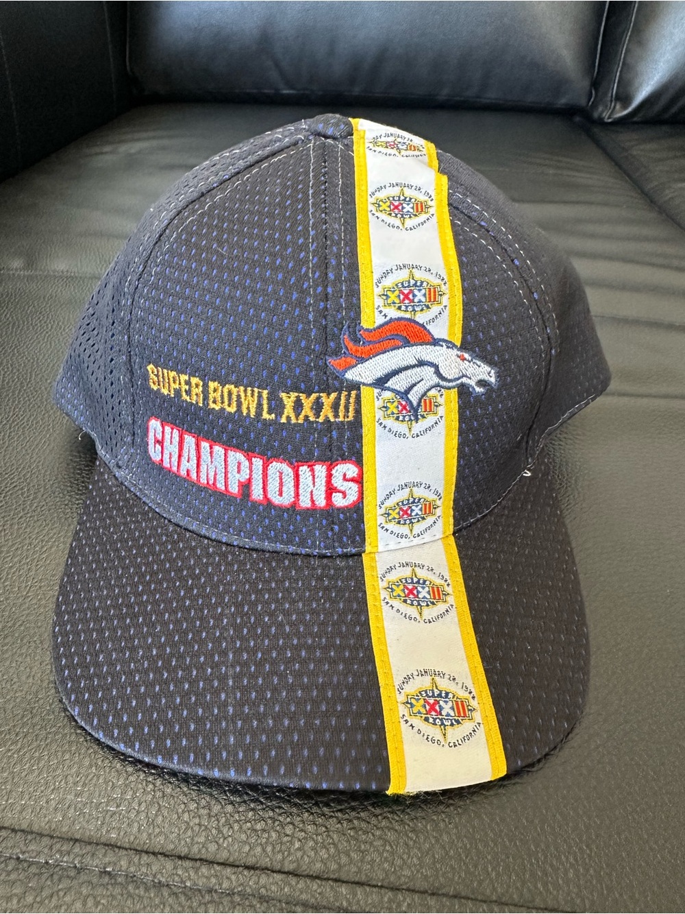 Vintage-1998 Denver Broncos-Super Bowl XXXII Champions Adjustable Peaked Cap